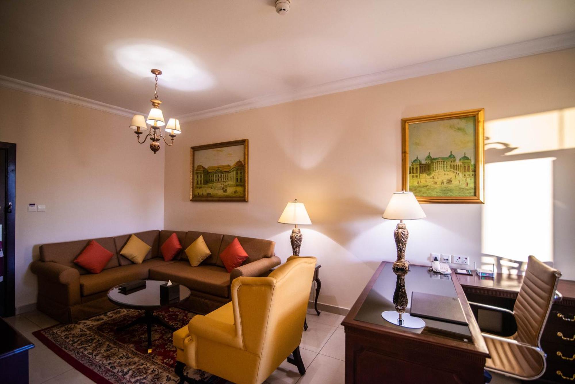 Mercure Dubai Barsha Heights Hotel Suites And Apartments Exterior photo