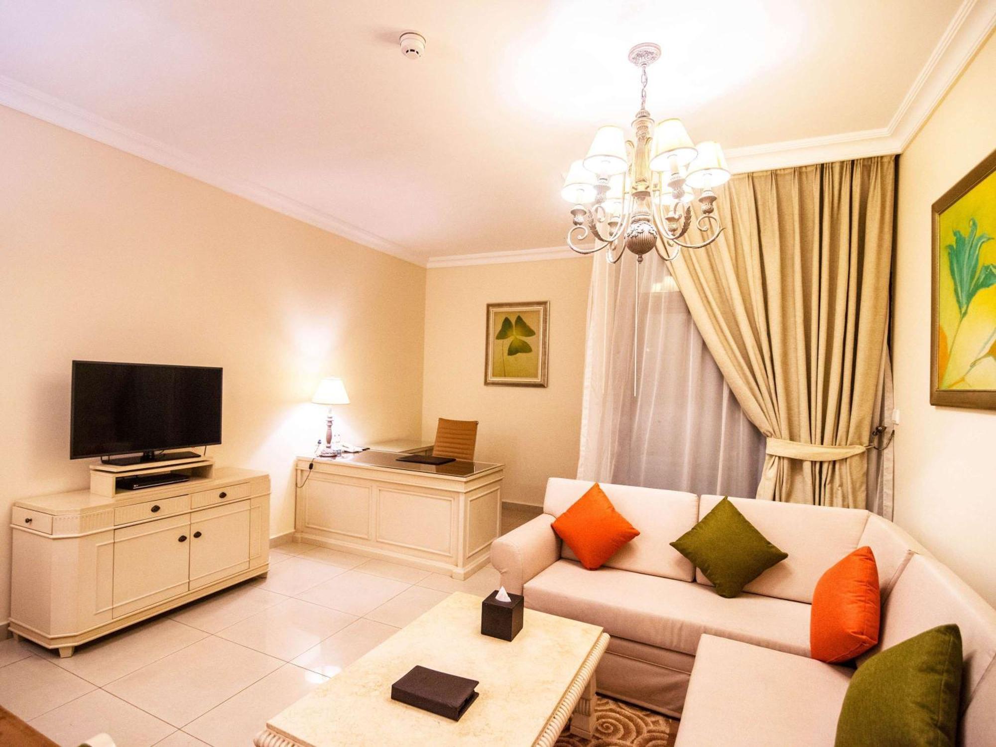 Mercure Dubai Barsha Heights Hotel Suites And Apartments Exterior photo